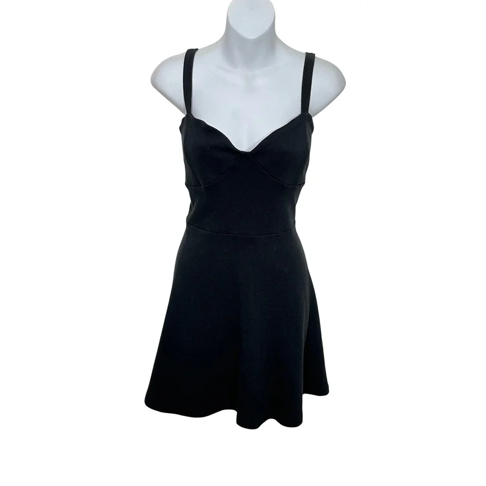 ModCloth Fit and Flare Dress Women‎ Large Black Sweetheart Neck Smocked Back LBD
